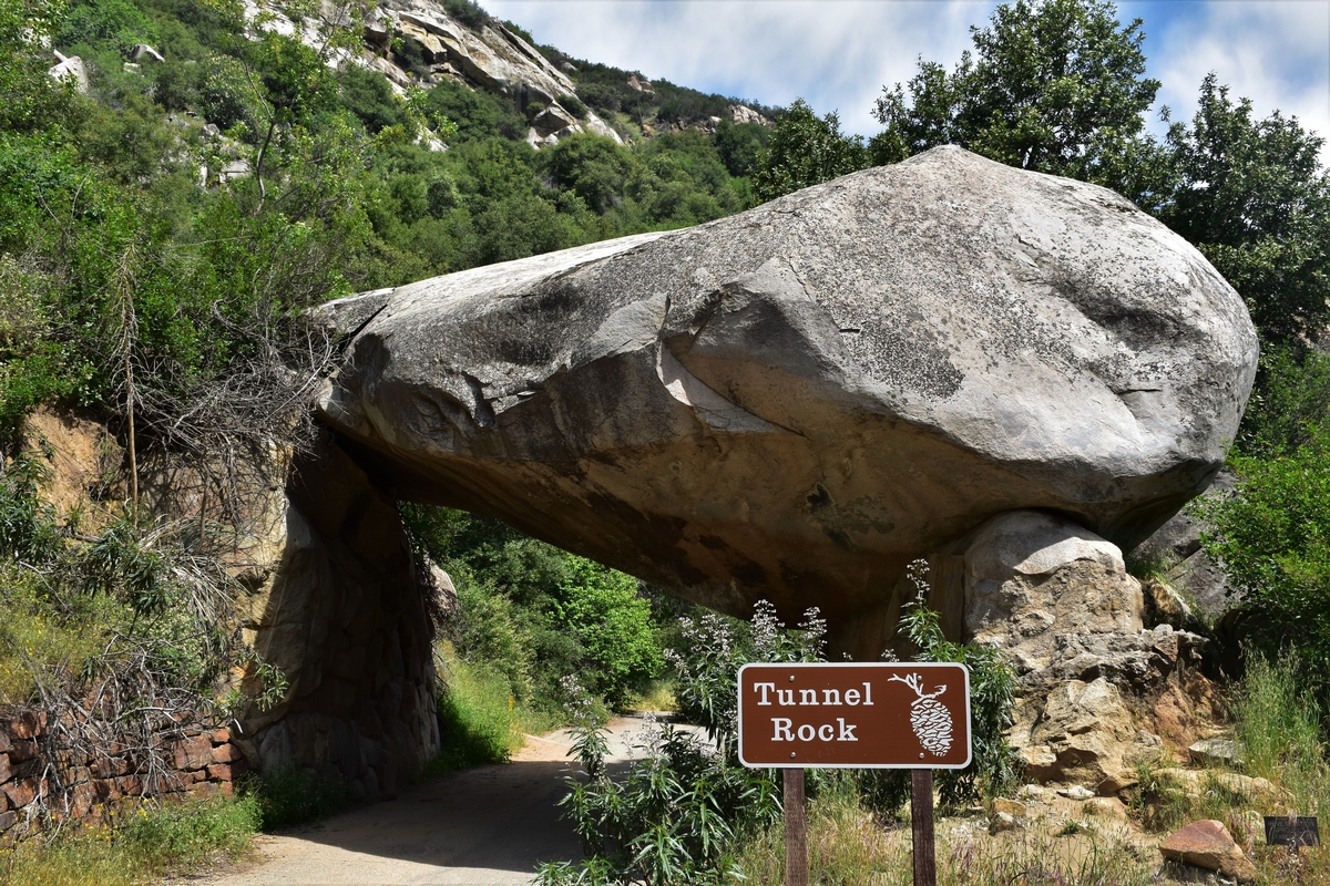 Sequoia National Park, California, USA, Tunnel Rock